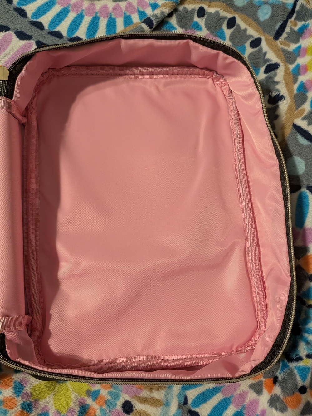 Juicy Couture Black and Gold Travel Bag - Picture 14 of 15